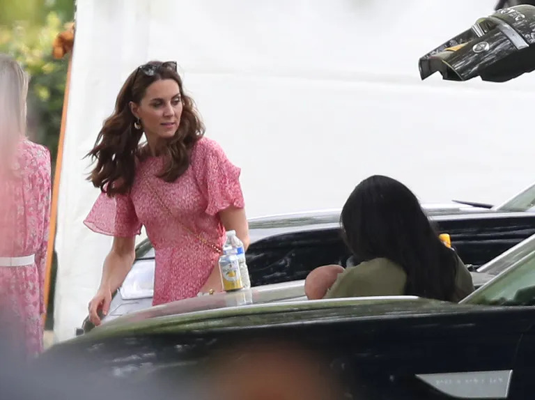 Hertsoginna Meghan poja Archiega ja hertsoginna Catherine