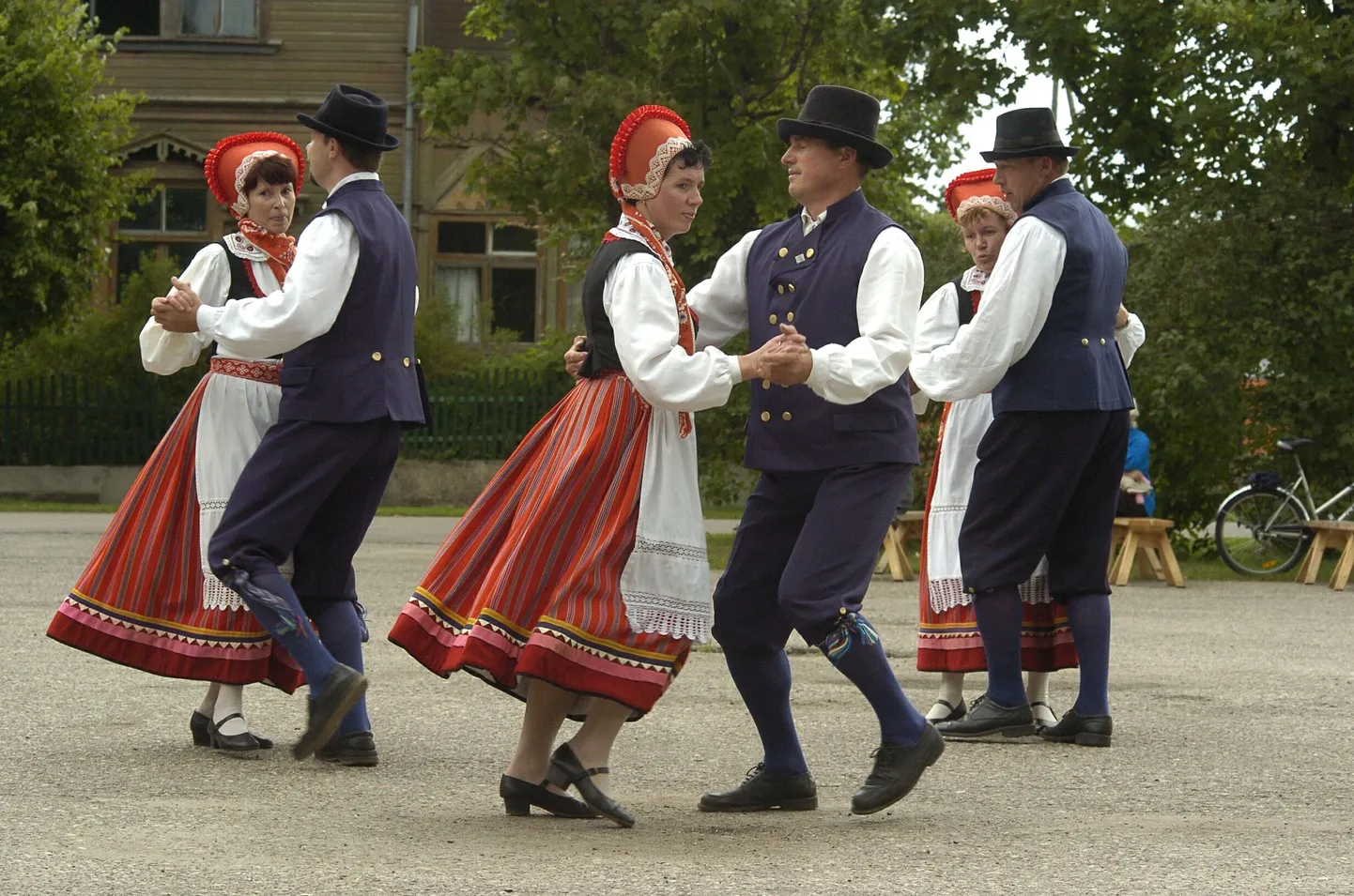 Liivimaa festivalil toimub ka Liivi tantsude konkurss.