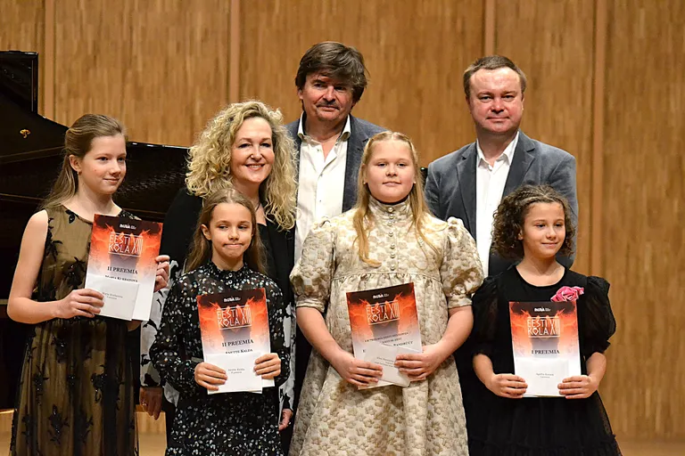 3. vanuserühma laureaadid koos žüriiga