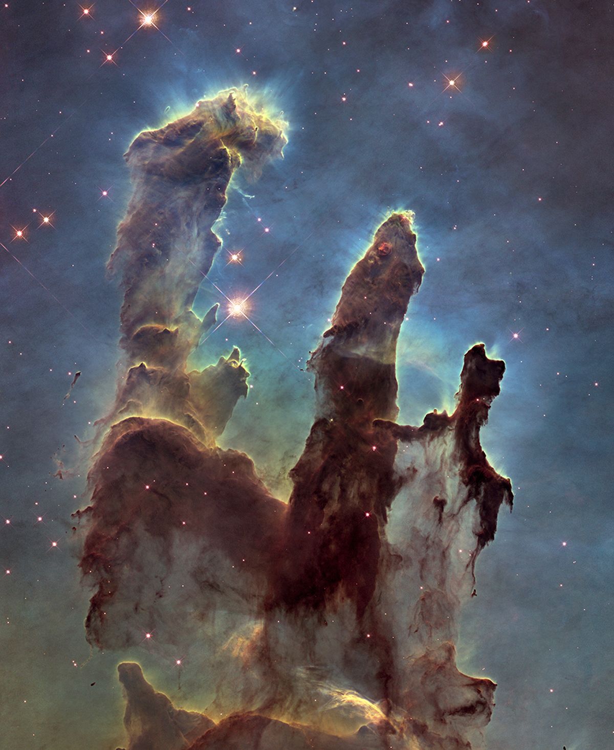 Oma 25. aastapäevaks tegi Hubble oma kuulsaimast modellist uue pildi, tänu millele saime «Loomise sammastena» tuntud tähtede tekke piirkonnast oluliselt parema kujutise. Sammaste kõrgus on muljetavaldavad viis valgusaastat ja nende gaasist ja kosmosetolmust koosnevas sisemuses sünnivad tähed.