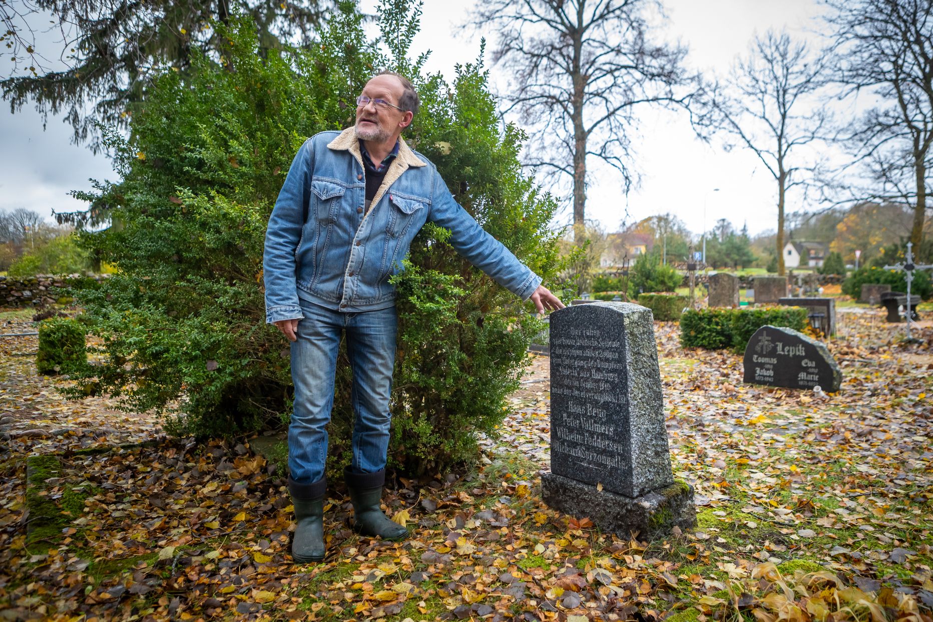 Kalmistuvaht ja legendid: Kihelkonna kalmistuvaht Margus Saar pajatab muhedal moel lugu sellest, kuidas koos karile sõitnud kaubalaev Valeriaga läks kaotsi suurem kogus kulda, mis senimaani kadunud on, kuigi laevavraki asukoht 2008 asstal tuvastati.