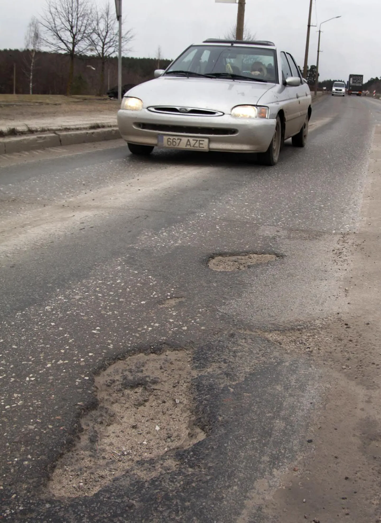 Tähistamata löökaugus auto lõhkumine on sisuliselt liiklusõnnetus, mis tuleks politseis fikseerida.