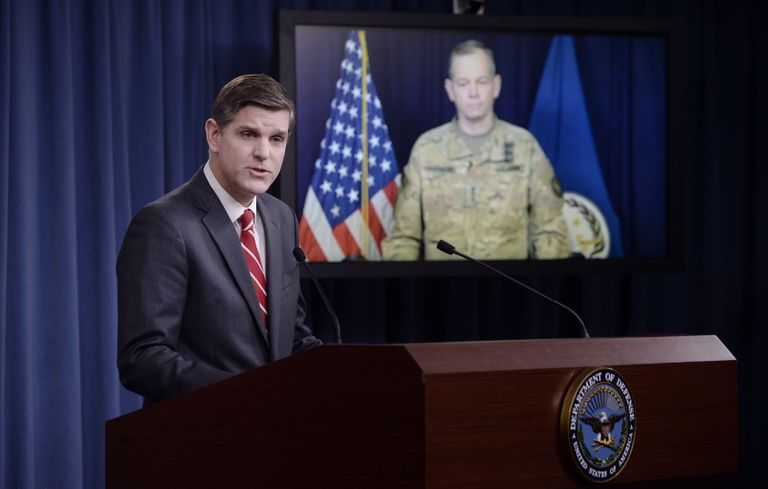 Официальный представитель Пентагона Питер Кук. Фото: AFP