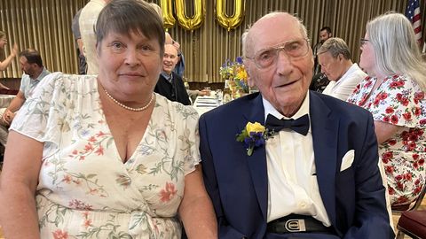VÄÄRIKAS PIDU VÄÄRIKALE MEHELE: ⟩ Välissaarlane Johannes "Karu" Nukk sai 100