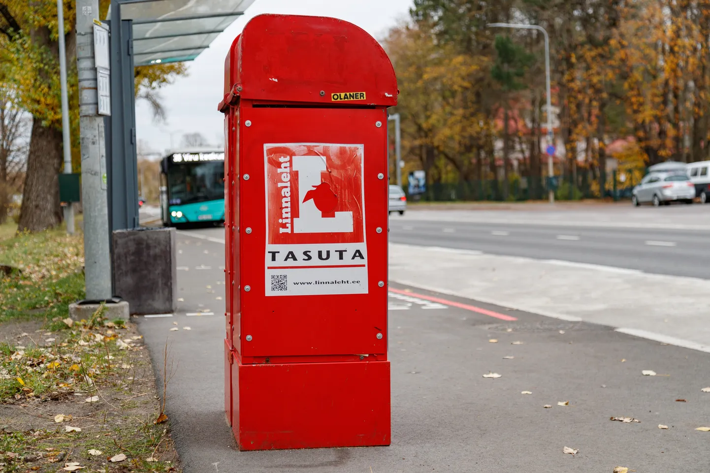 Linnalehe jaotuskastid Kadriorus, Poska peatuses.