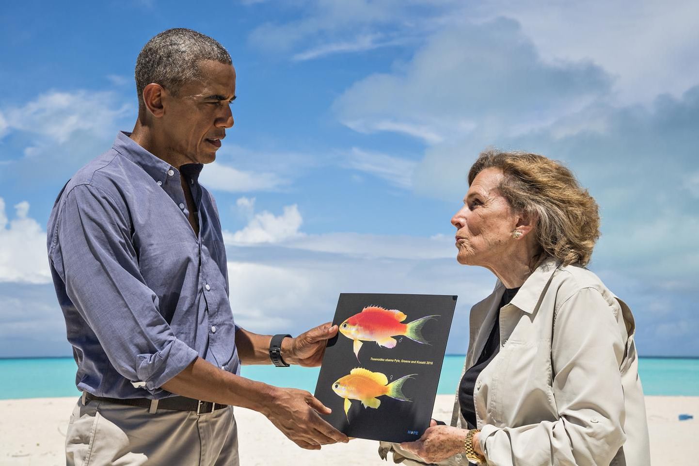 Obamale antakse üle temanimelist kala Tosanoides obama kujutav pilt.