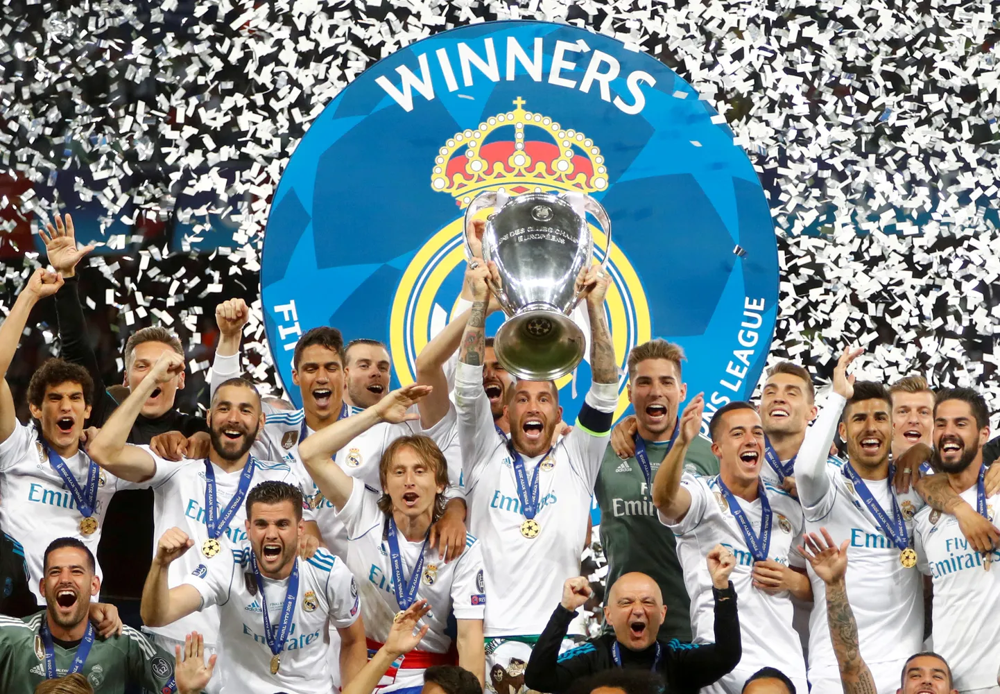 Madridi Realil on võimalik algaval Meistrite liiga hooajal saavutada midagi, millega on varem hakkama saanud ainult… Madridi Real! Nimelt on kolm kevadet järjest Meistrite liiga võitnud Real ainuke klubi, kes suutnud Euroopa meisterklubiks tõusta rohkem kui kolm korda järjest, kui 1956-1960 võideti viis tiitlit. Kolmene seeria on ette näidata ka Amsterdami Ajaxil (1971-1973) ja Müncheni Bayernil (1974-1976), aga sellest enamat on suutnud vaid Real.