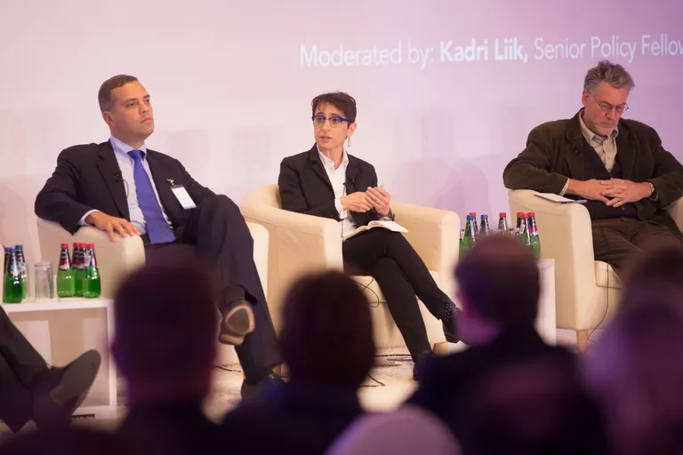 Vasakult paremale: Vladimir Milov, Masha Gessen, Artemi Troitski. Fotod: Rene Suurkaev.