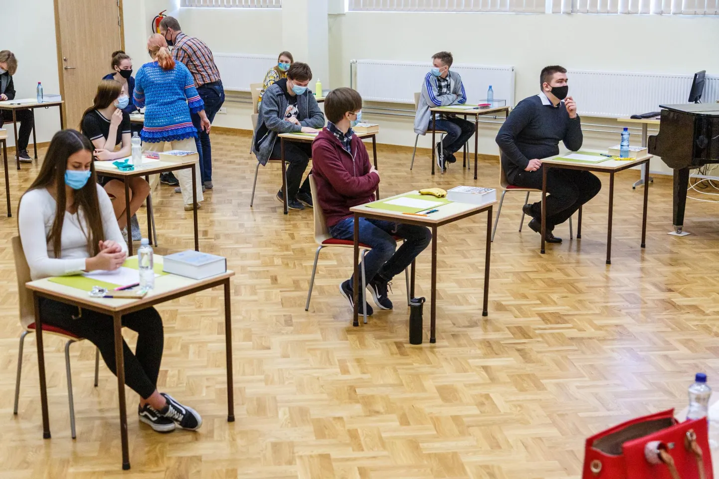 Antsla gümnaasiumis olid eesti keele eksamil kohal kõik tänavused abituriendid. Küll aga loobus neist üks nii matemaatika kui ka inglise keele eksamist.