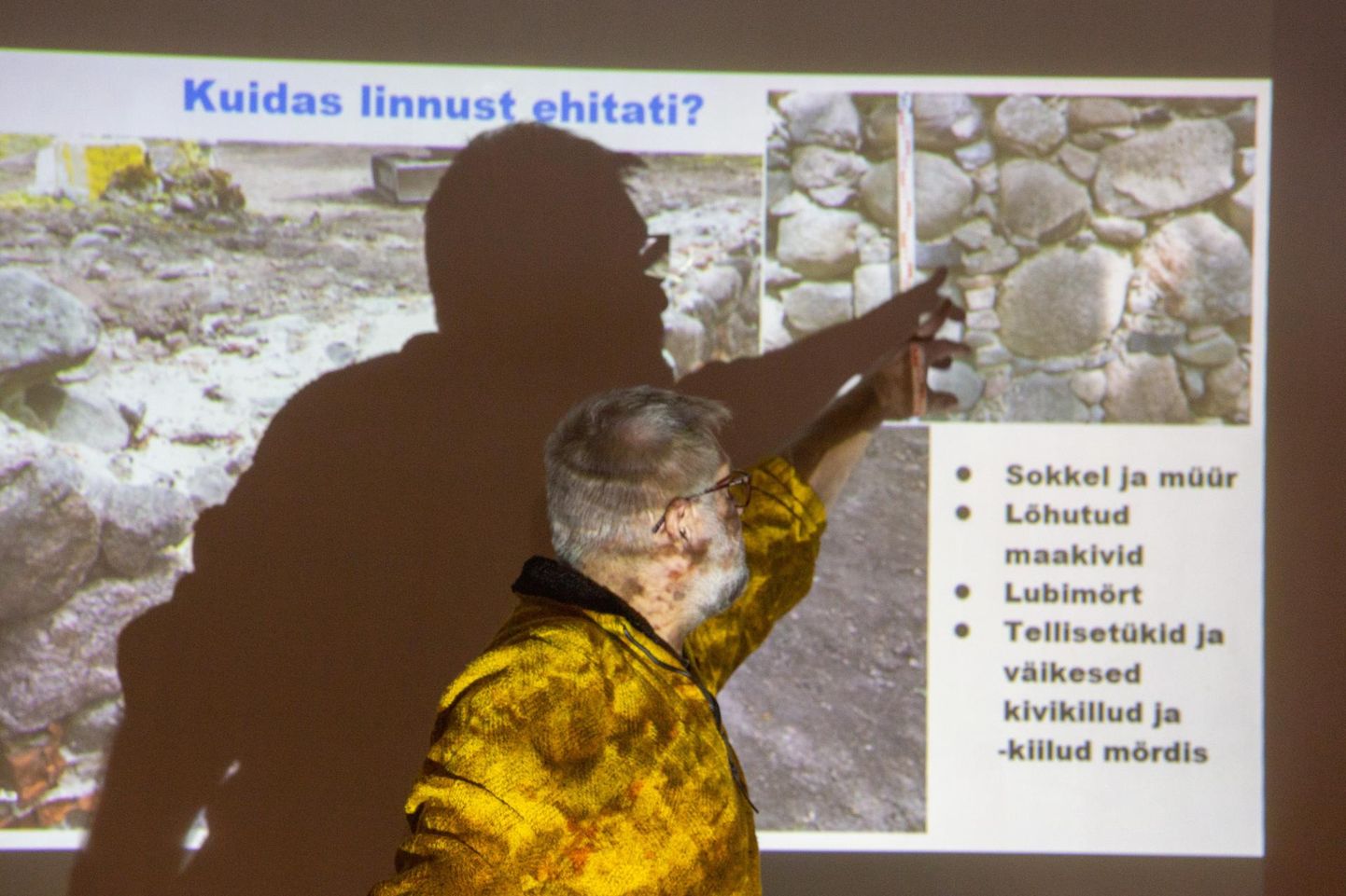 Arheoloog Aivar Kiiska andis põhjaliku ülevaate suvel Tarvastu ordulinnuses tehtud konserveerimistöödest ja leidudest.