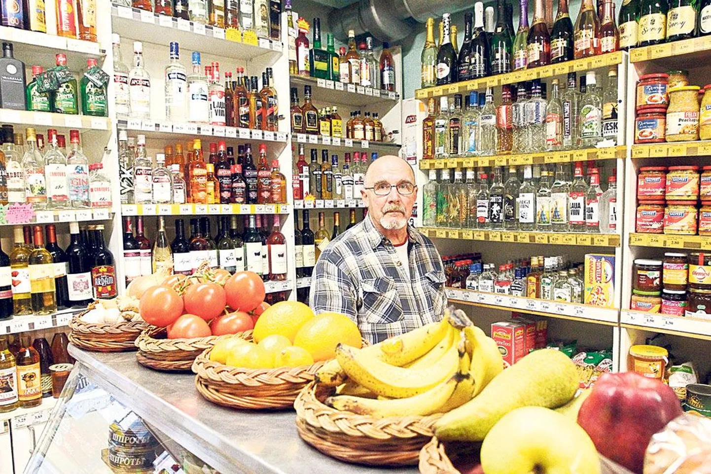 Kui meie poest alkohol välja võtta, võib paari päeva pärast kinni panna, ütles Kuu poe pidaja Mihkel Met­sa. Ruutmeetripiirang seevastu Kuu poodi tema sõnul ei kimbutaks.
