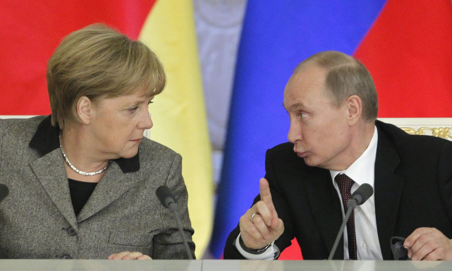 Vene president Vladimir Putin (paremal) ja Saksa liidukantsler Angela Merkel mullu novembris Kremlis toimunud pressikonverentsil.