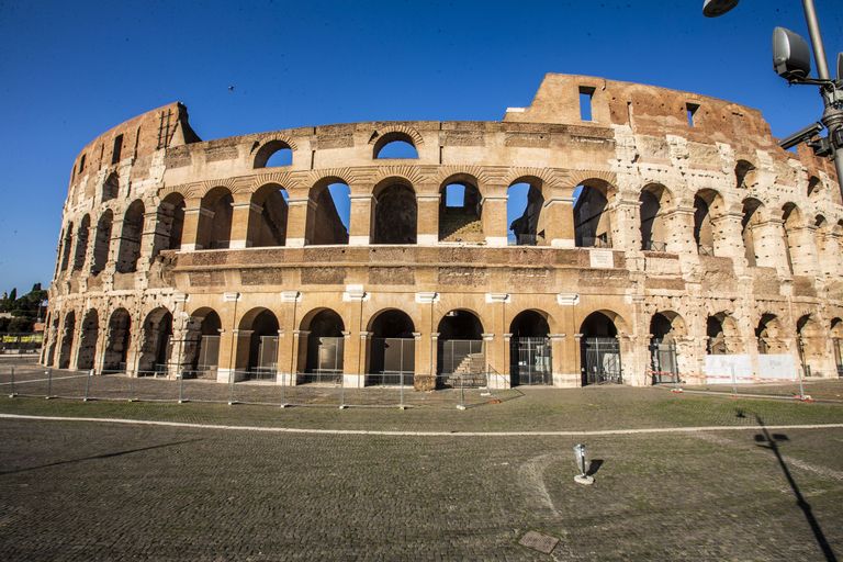 Sajanditevanune Colosseum Roomas ei paku praeguse koroonaviiruse epideemia ajal huvi, kuna väljas on keelatud liikuda.