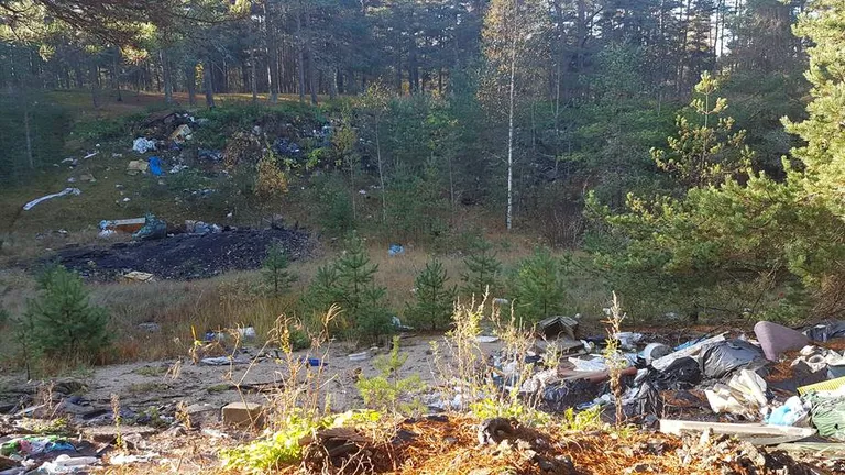 Enne jäätmete koristamist Harjumaal Saku vallas Männiku külas.