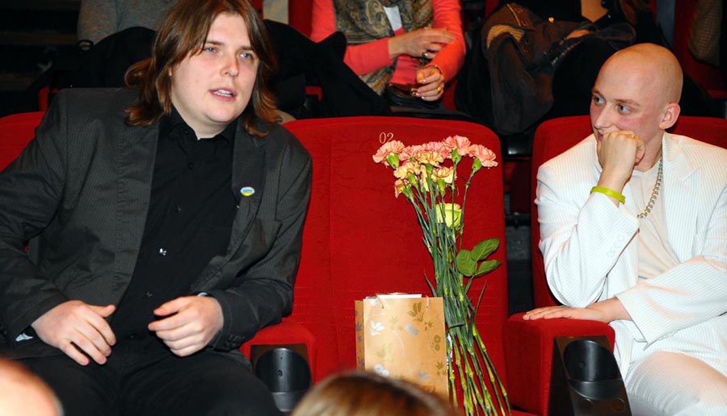 Režissöör Rasmus Merivool (vasakul) ja Buratinot kehastanud Mikk Nurgal polnud võtteperioodil ühtki päeva, mil kõik oleks läinud nii, nagu oli kavatsetud.