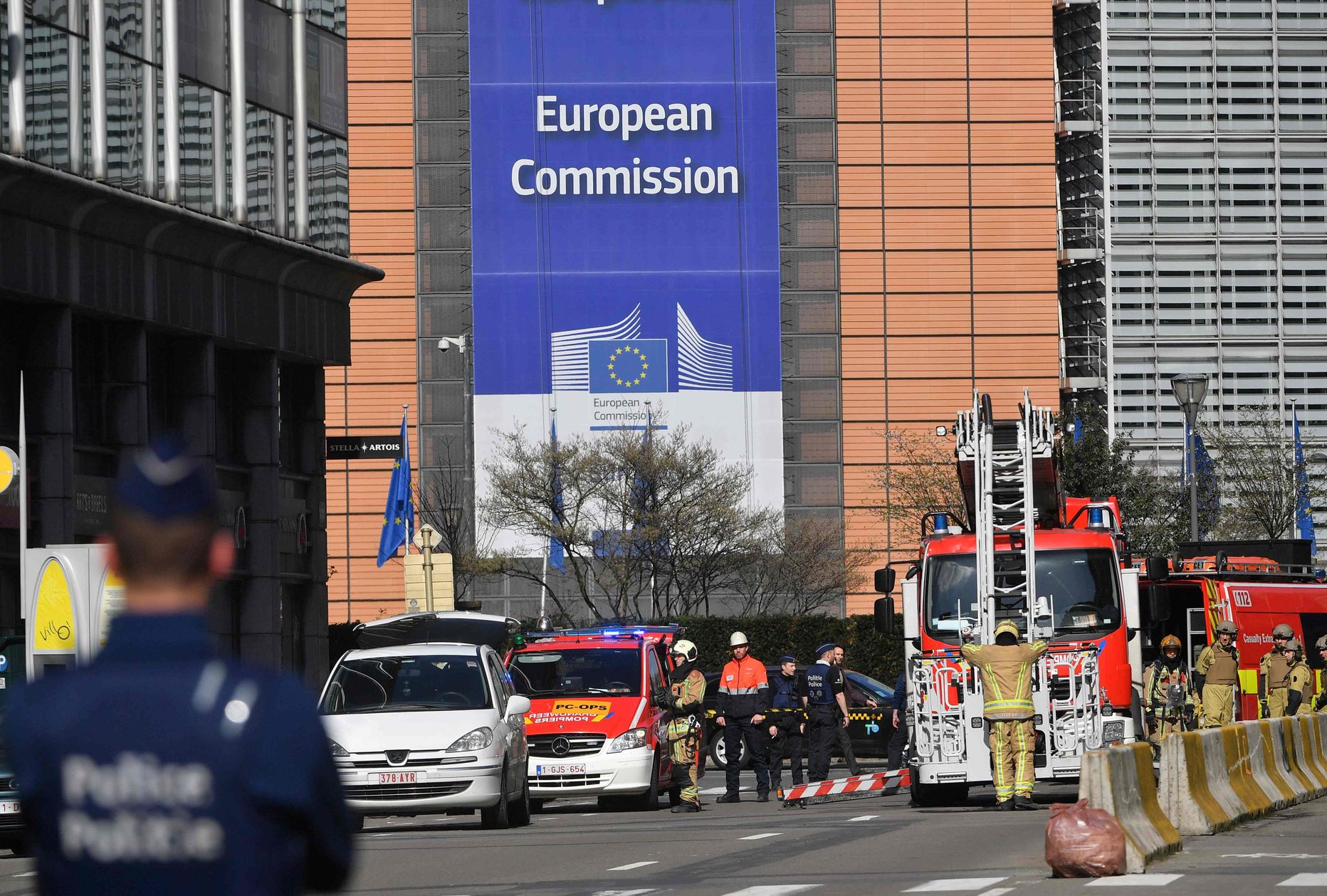 Euroopa Liidu peakorteri lähistel toimub pommiähvarduse tõttu ulatuslik politseioperatsioon.
