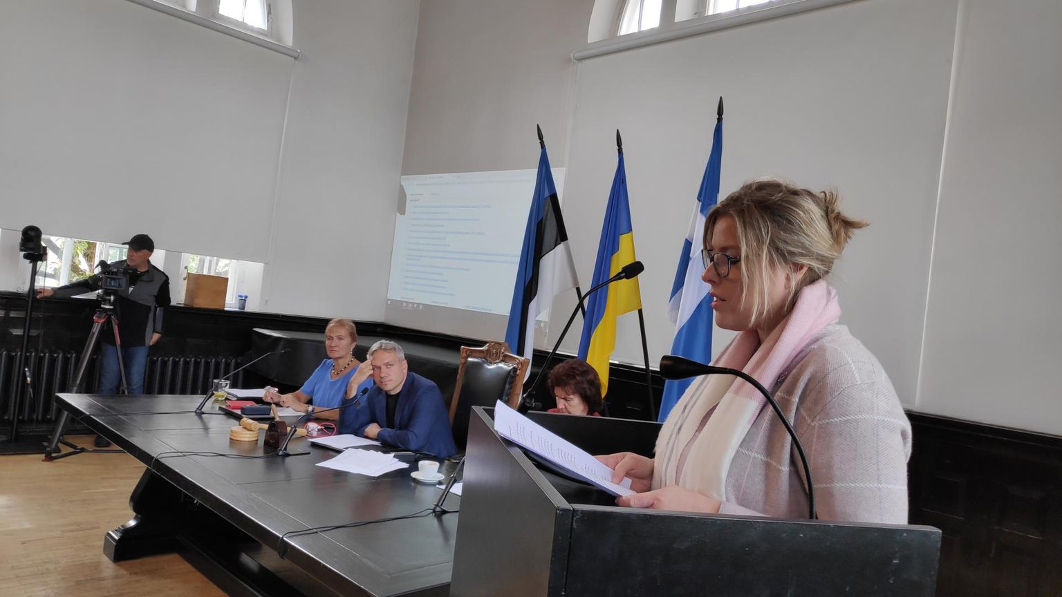 Eesti Konservatiivse Rahvaerakonna (EKRE) fraktsiooni esimees Agnes Pulk peatas neljaks kuuks oma liikmelisuse Pärnu linnavolikogus. 