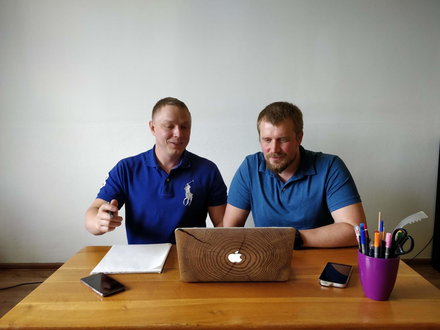 Jaanus Kikas (vasakul) ja Harri Reili on juba aastaid ise e-kaubandusega tegelenud ja usuvad, et selles peituvad võimalused võiks praegusest oluliselt enamatele eestlastele tulu tuua.