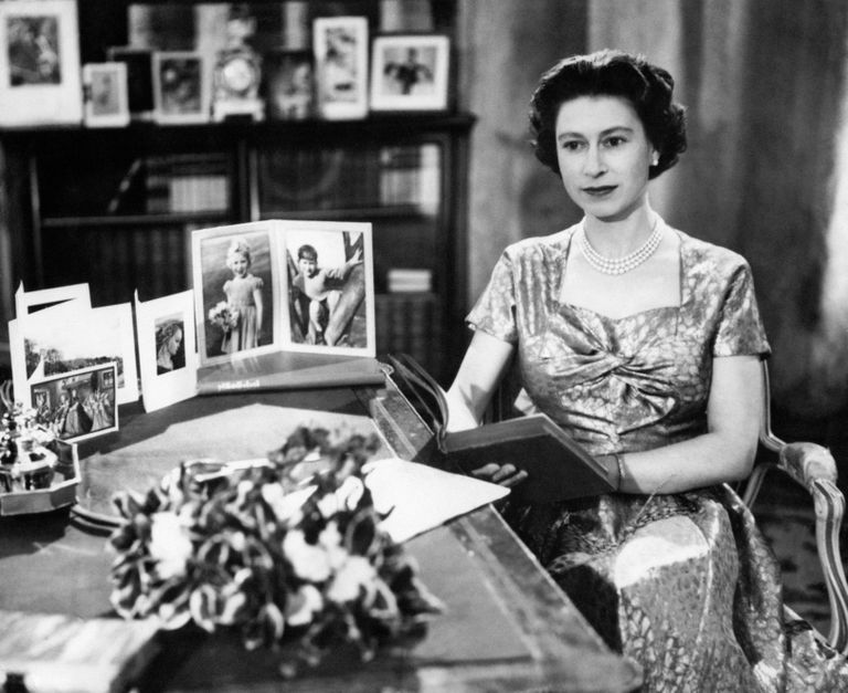 Kuninganna Elizabeth II luges oma esimese jõulutervituse rahvale raadio otse-eetris 1952. Televisioonis näidati kuninganna jõulutervitust esmakordselt 1957. aastal.