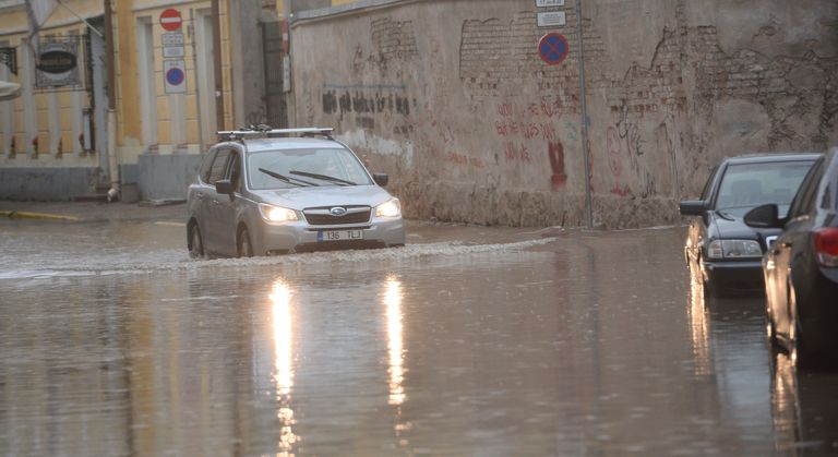 Tugev vihmasadu Tartus, 3. juuli 2016 Kristjan Teedema/PM/Scanpix