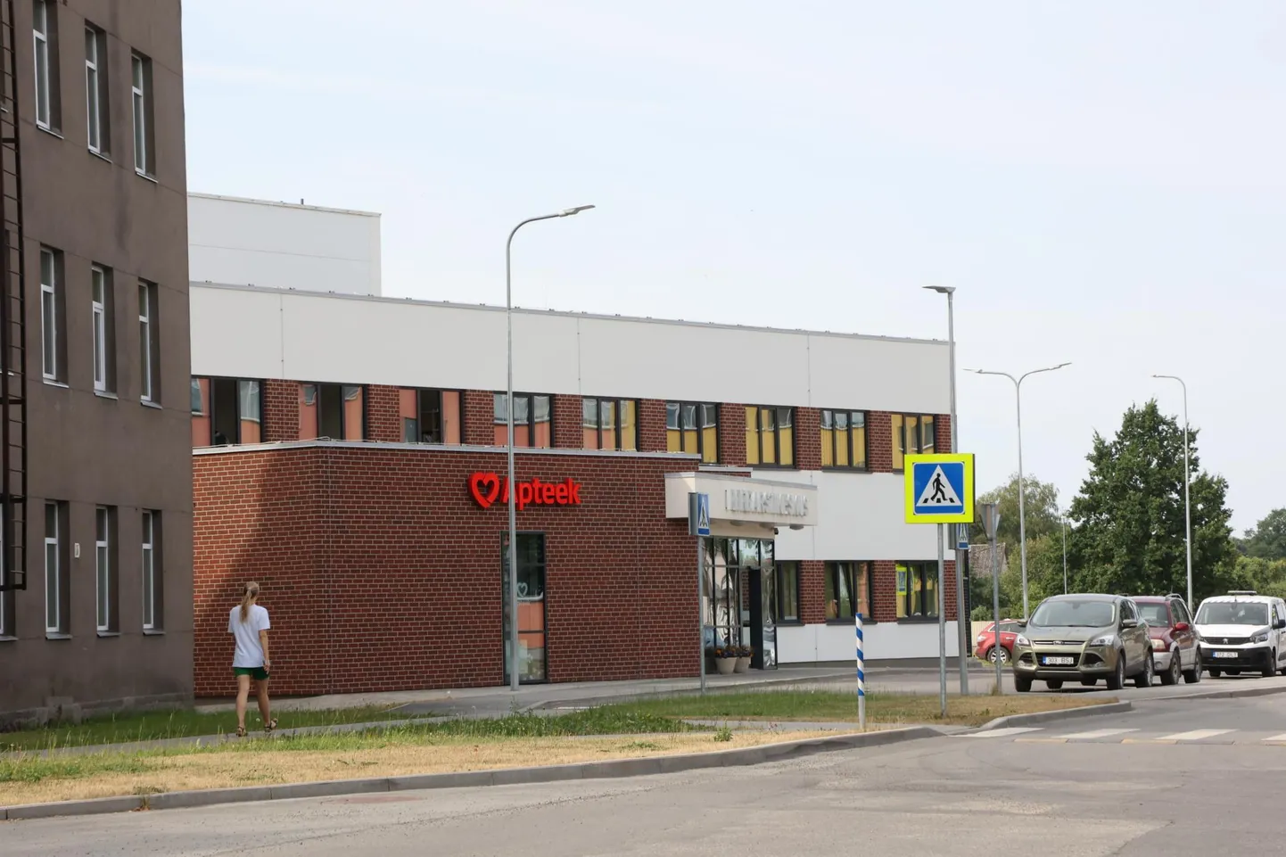 Kuna Paide perearstikeskuses töötab kaheksa perearsti asemel kuus, vähendas riik toetust 74 948 euro võrra ning selle summa hüvitavad Järvamaa haiglale Paide linn ja Järva vald.