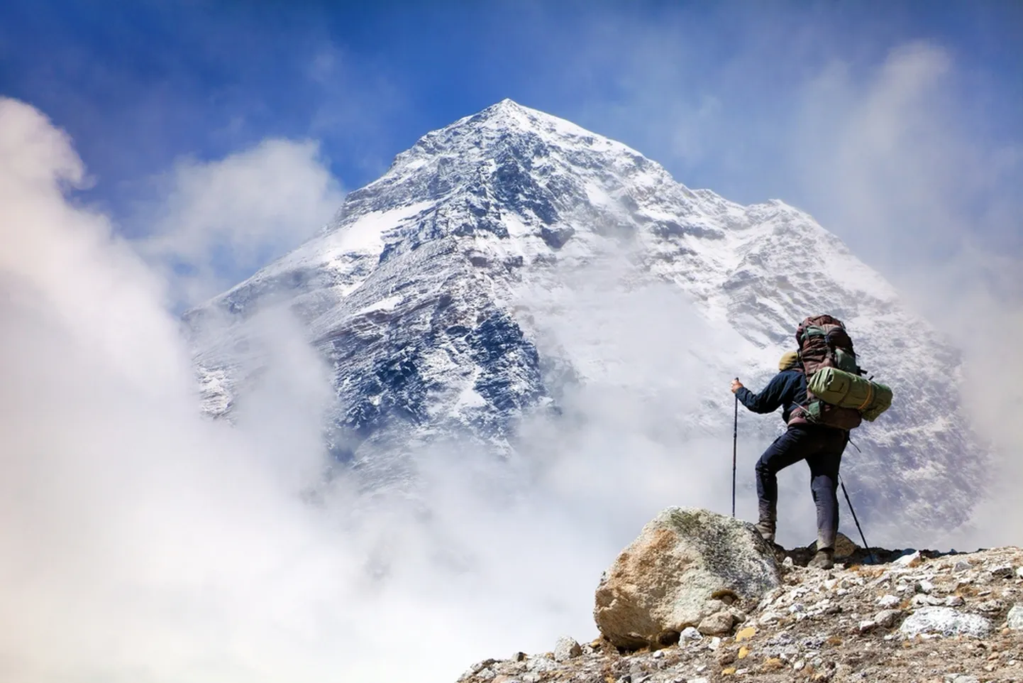 Vaade maailma kõrgeimale mäetipule, Mount Everestile, mille kõrgus on 8848 m.