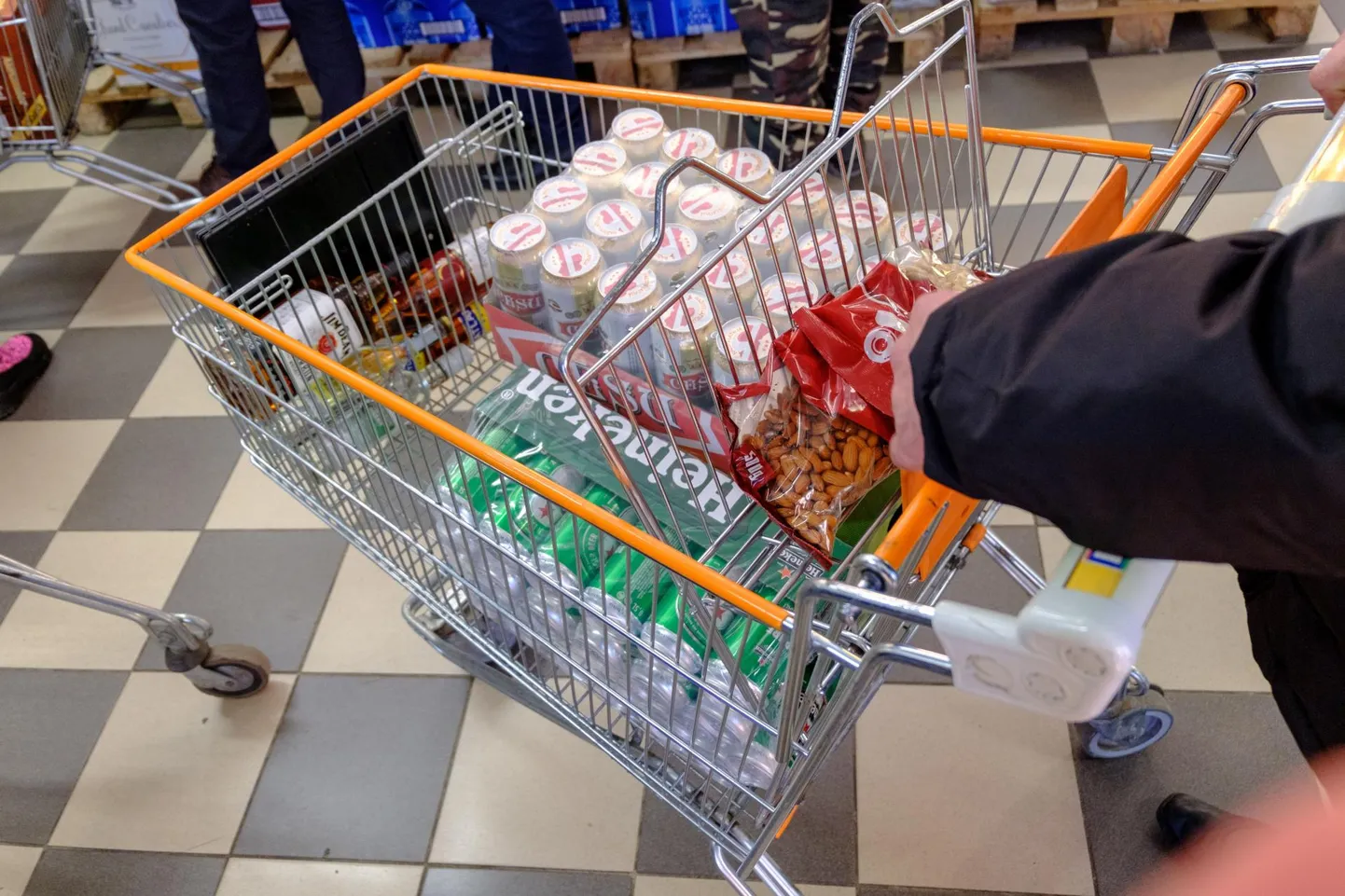 Alkoralli Lätis.