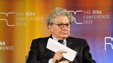 ASV liedz vīzu ES ekskomisāram