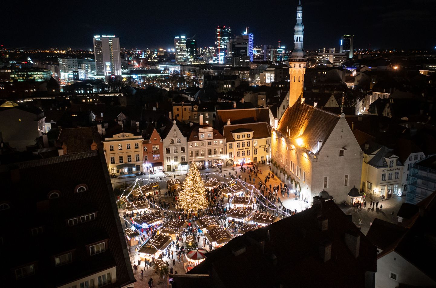 Открытие рождественского рынка в Старом городе Таллинна, 26.11.2021.