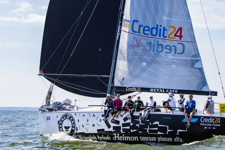 Credit24 Reval Cafe meeskond Eero Panki juhtimisel oli võidukas 2018 Helsingi-Tallinn regatil LYS-1 klassis.