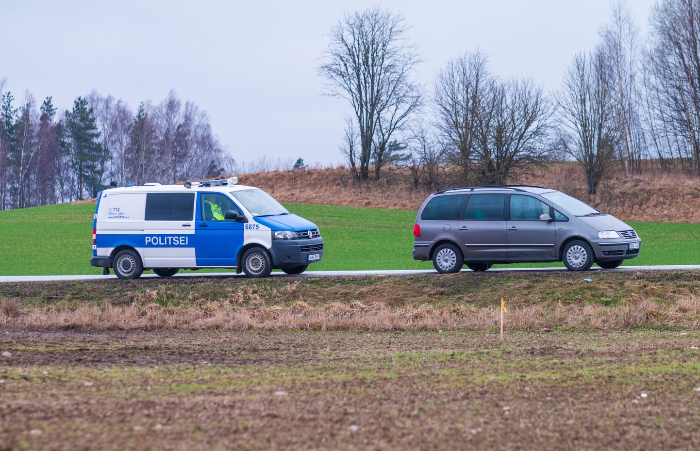 Politsei teeb tööd Osula teeristis Võrumaal.

Foto: Arvo Meeks / Lõuna-Eesti Postimees