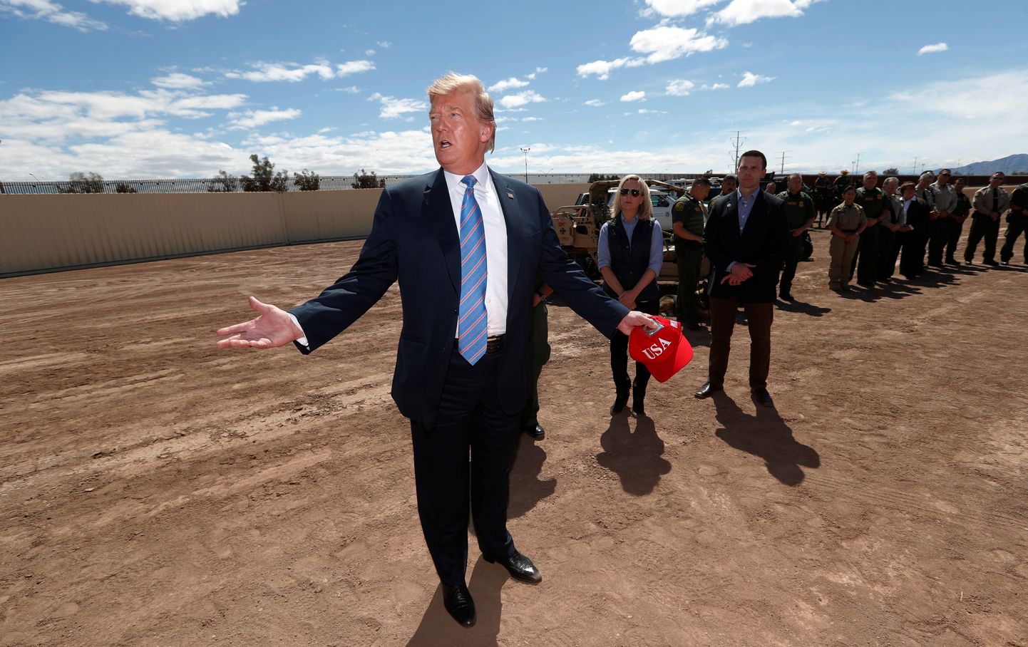 USA president Donald Trump Californias Mehhiko piiril.