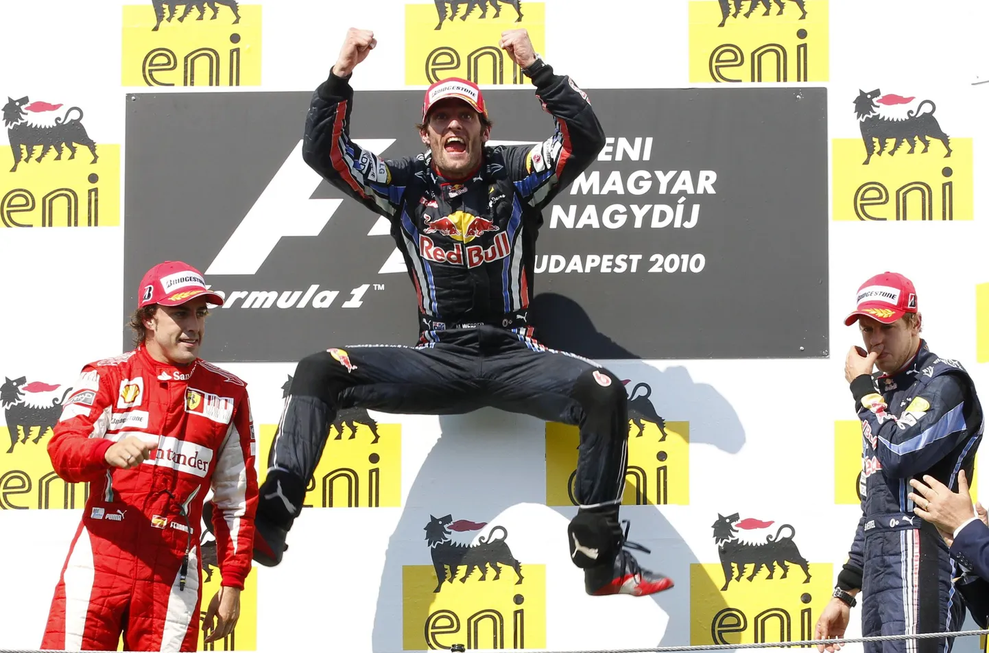 Mark Webber (keskel)
