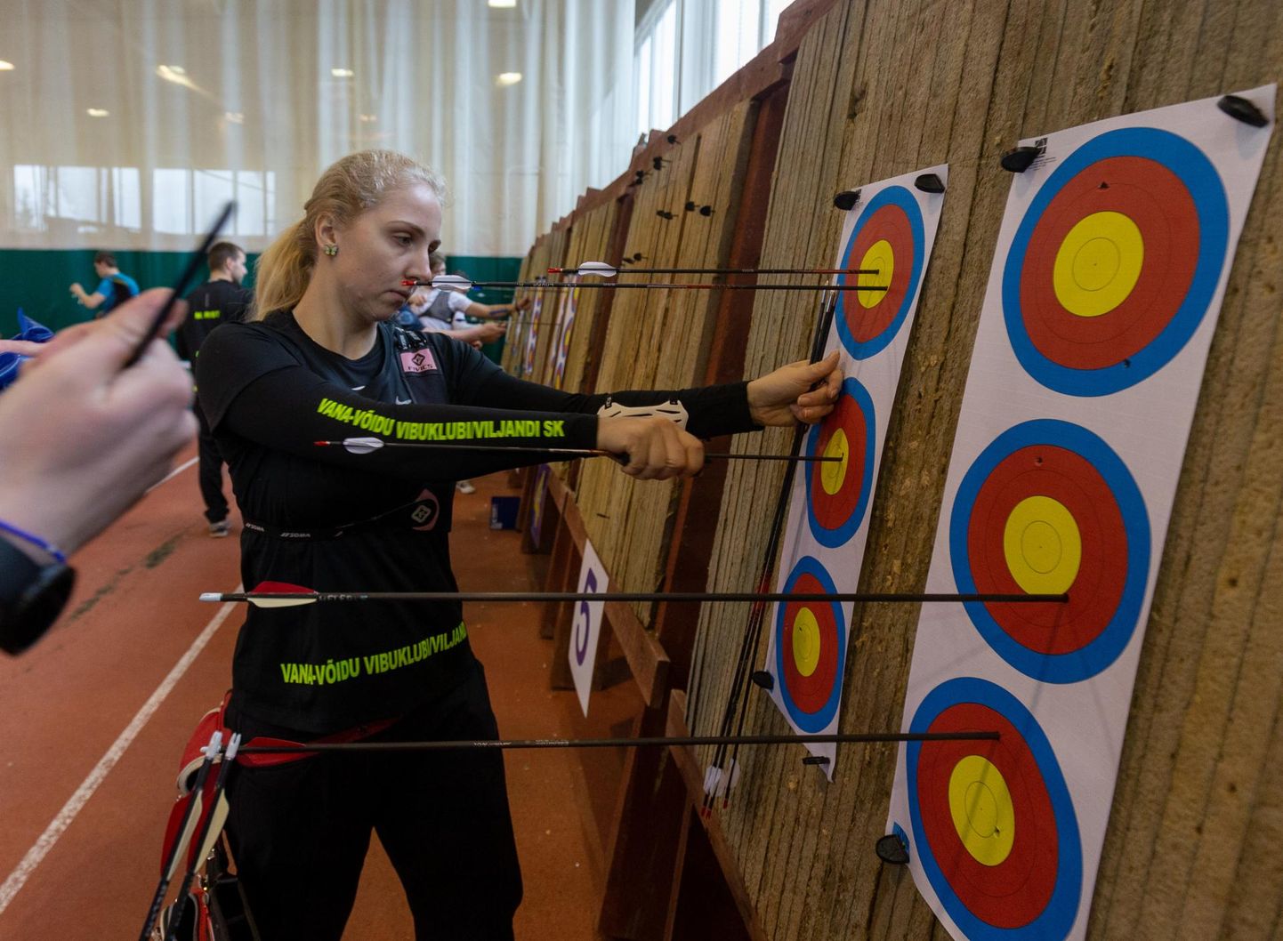 Viljandi vibusportlane Laura Nurmsalu noppis möödunud nädalal olümpiaringi harjutuses Eesti meistrivõistlustelt kaks meistritiitlit. Kokku teenisid kohalikud vibulaskjad neli meistritiitlit.