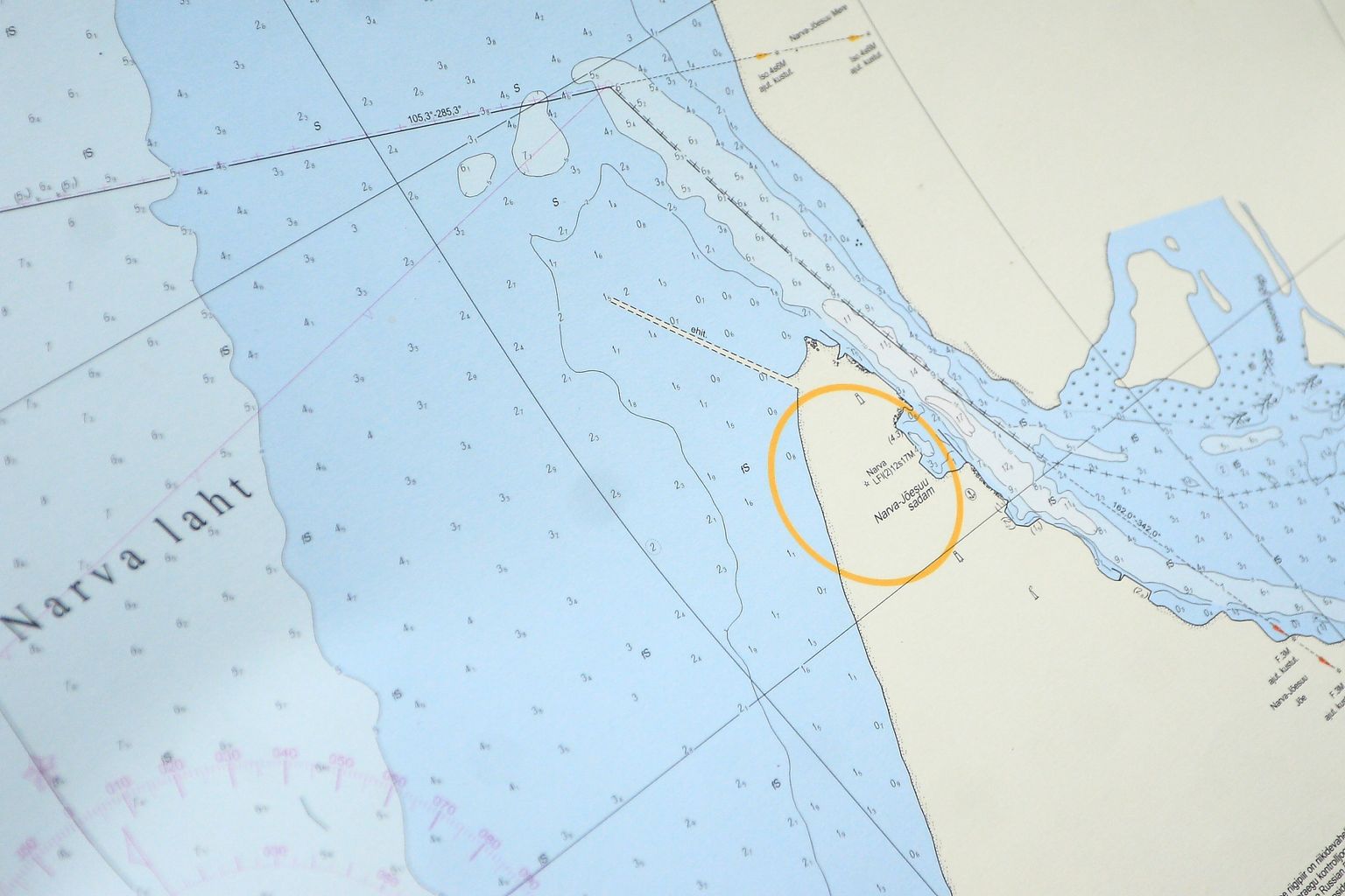 Устье пограничной реки и старый морской мол, отмеченные на карте Нарвского залива.