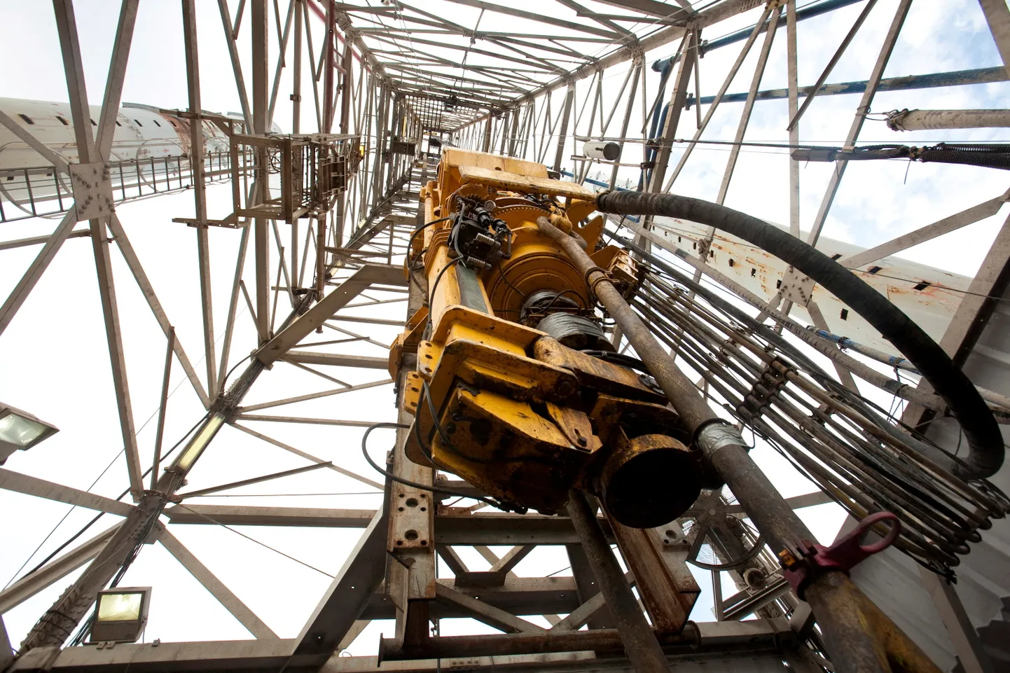 Буровая нефтяная установка