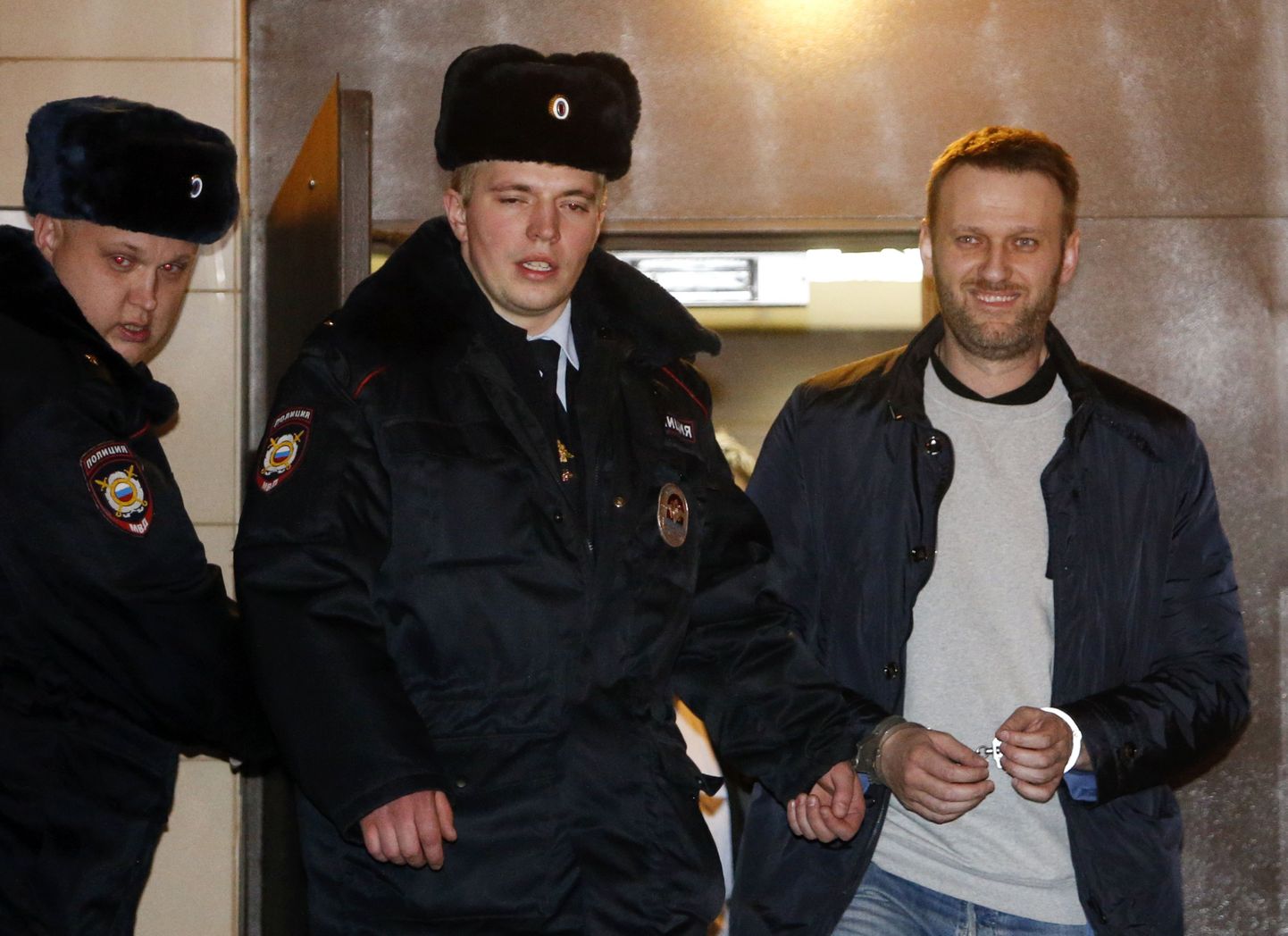 Kohtust viidi Navalnõi eile ära käeraudades nagu Venemaal tavaks.