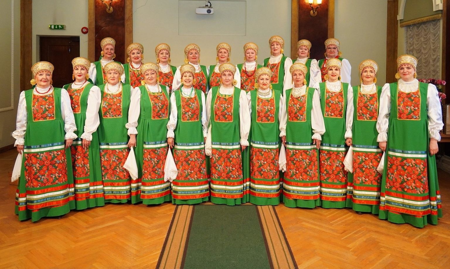 Vene rahvalaulukoor Sudaruški laulab suurmaarjapäeva ja muude sügiseste tähtpäevade tähistamisest.