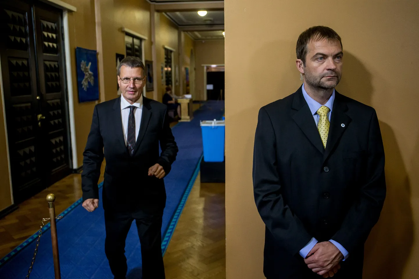 Euroopa Liidu asjade komisjoni esimees Toomas Vitsut (vasakul) riigikogus.