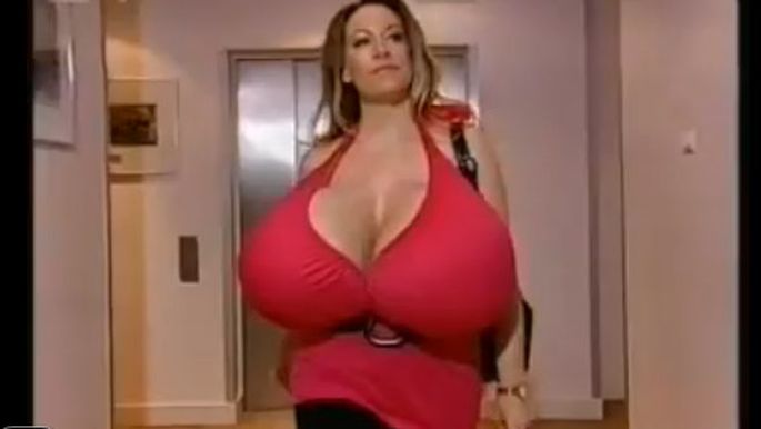 Самая большая голая женская грудь (65 фото) - секс и порно венки-на-заказ.рф