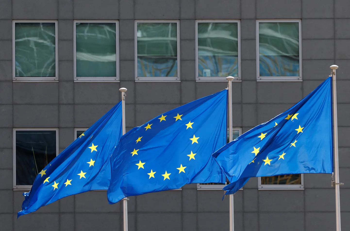Euroopa Liidu lipud Euroopa Komisjoni peakontori ees, Brüsselis. Pilt on illustratiivne.