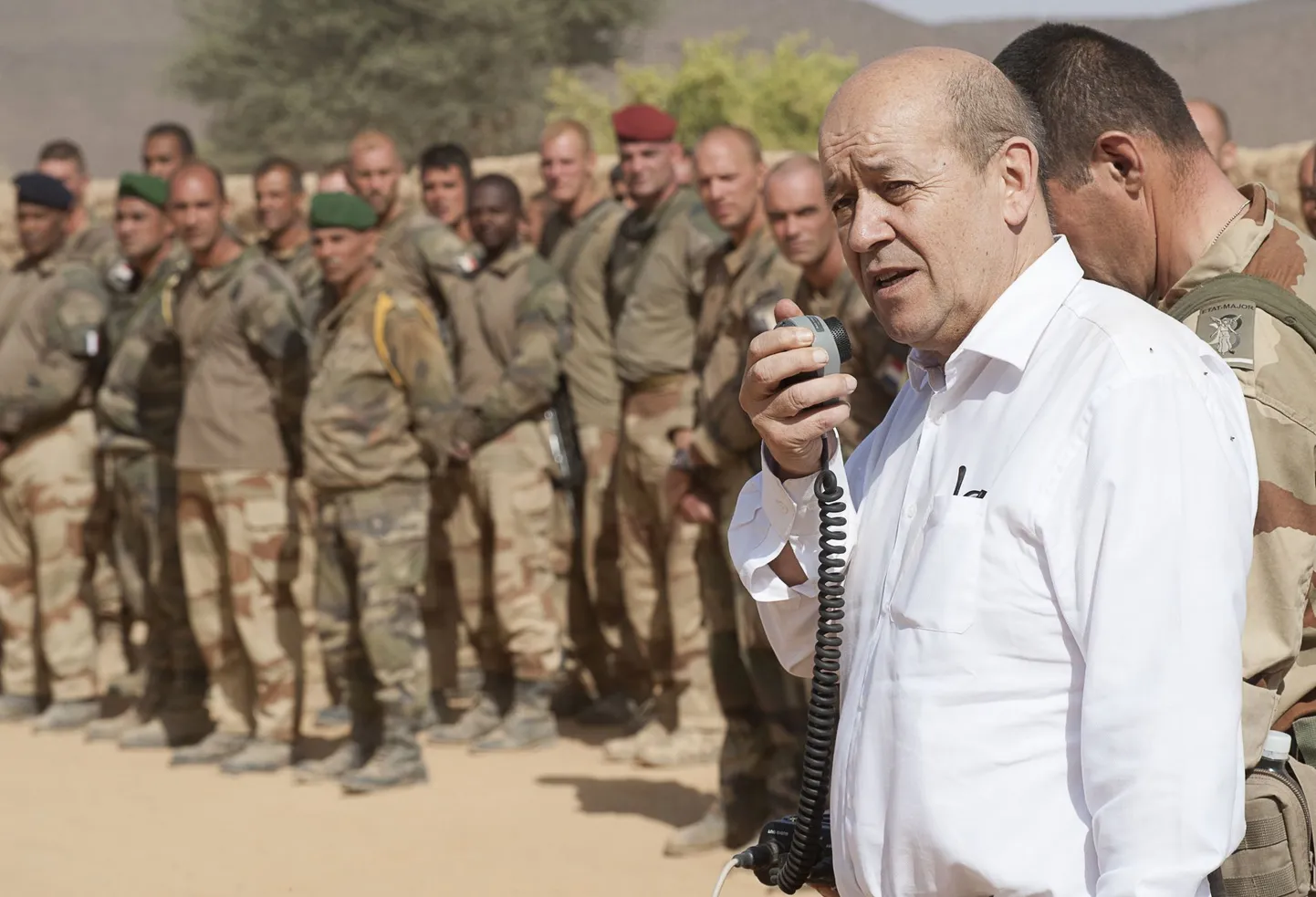 Prantsuse kaitseminister Jean-Yves Le Drian eile Malis oma riigi sõduritele kõnelemas.