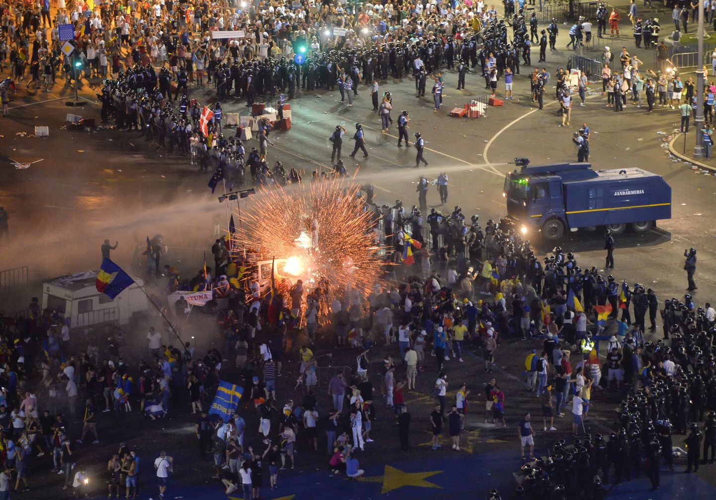 Bukaresti meeleavaldusel plahvatas eile pipragaasi balloon.