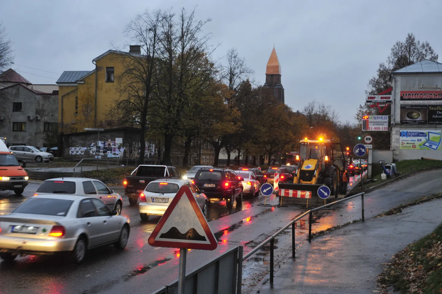 Remonttööd Kauburi kaubamaja juures.