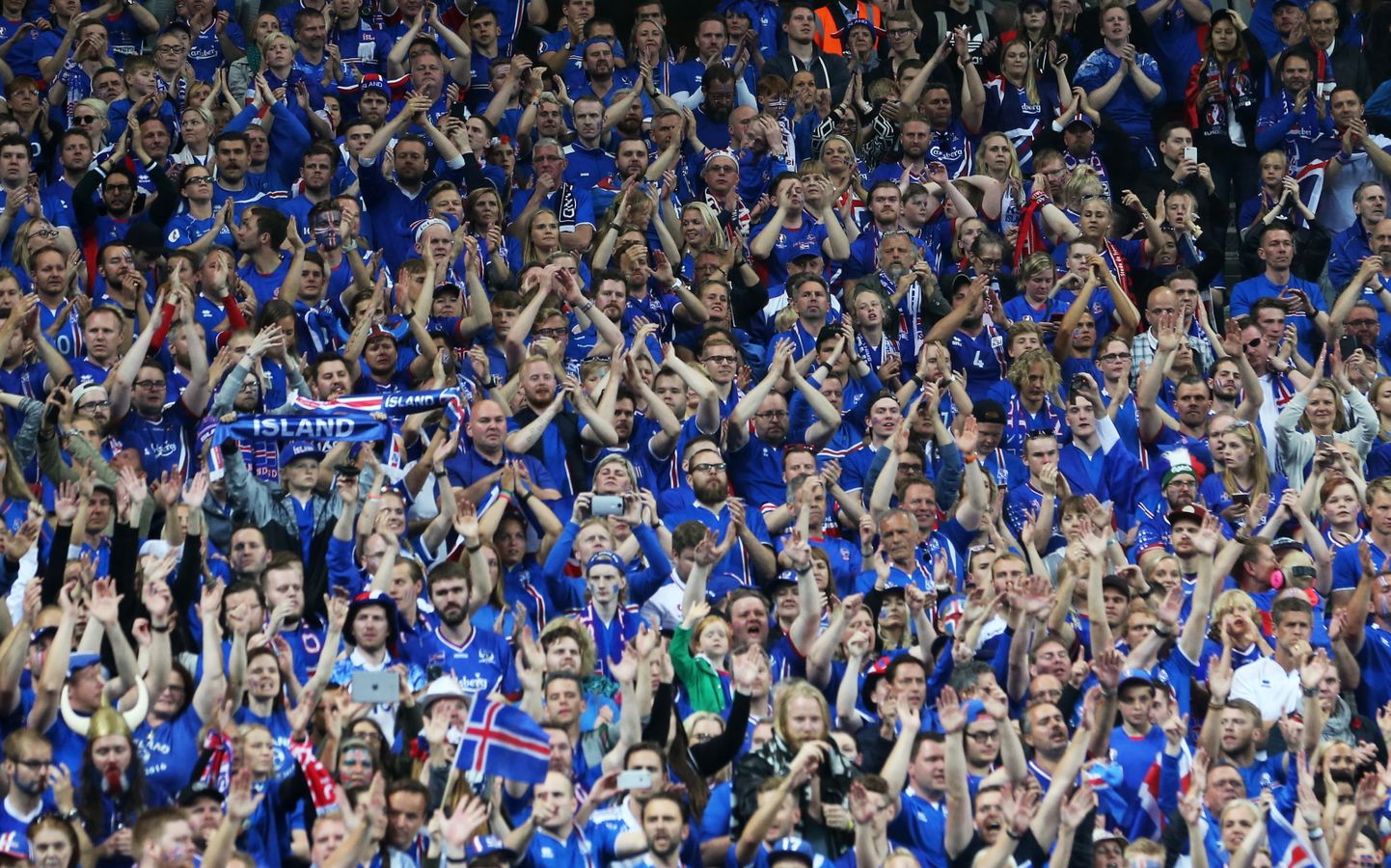 Islandi fännid eelmistel Euroopa meistrivõistlustel.