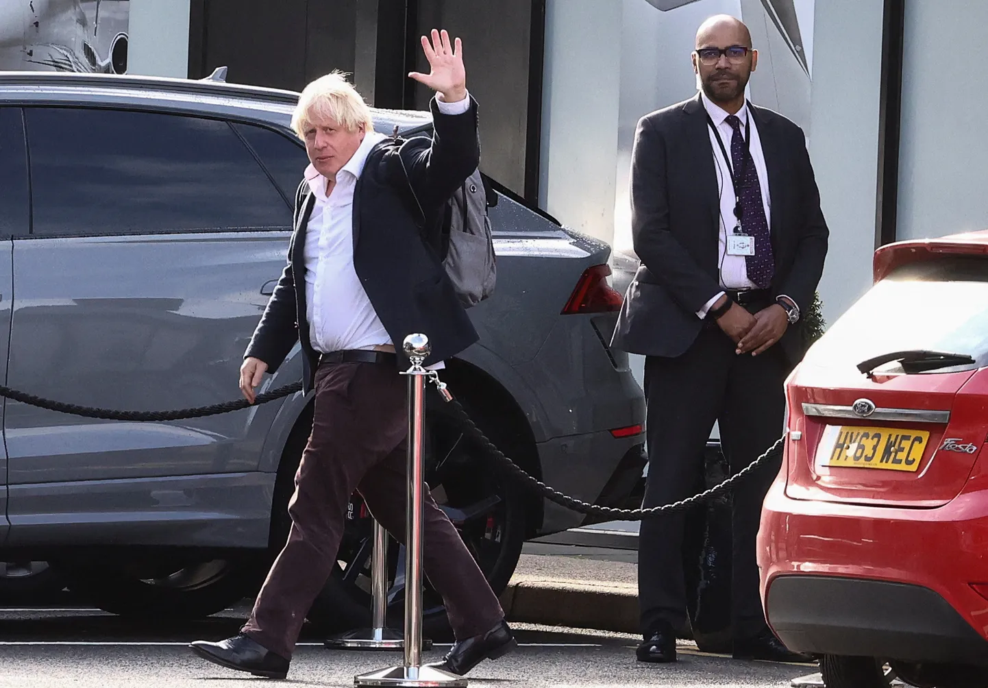 Briti endine peaminister Boris Johnson Gatwicki lennujaamas puhkuselt kodumaale naastes. 22. oktoober 2022.