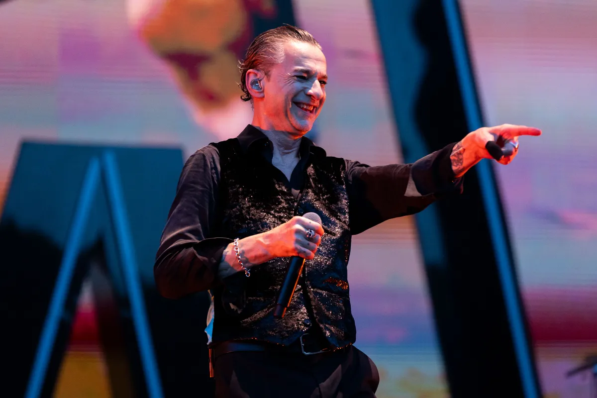 Depeche Mode'i kontsert. Dave Gahan tundis kellegi ära? Täitsa võimalik, hulk fänne oli kohal ka eelmistel DMi kontsertidel.