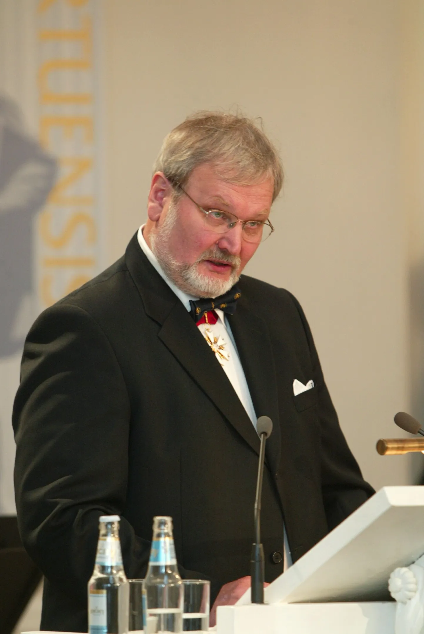 Mart Ustav