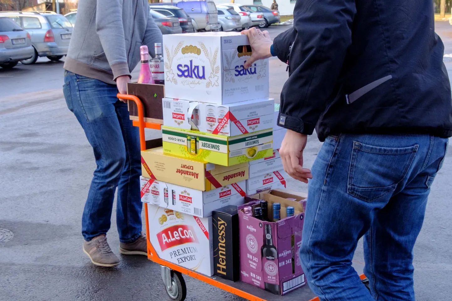 Võrdlus näitab, et Eestis pole ükski alkohoolne jook võrreldes Läti ja Leeduga kõige odavam.