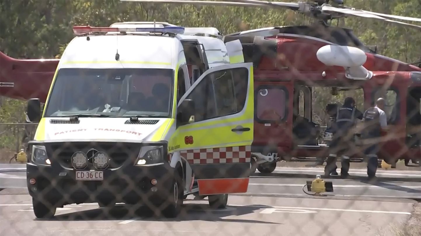Helikopter ja kiirabiauto, mis võtsid osa lennuõnnetuse järgsest päästemissioonist Austraalias Darwinis.